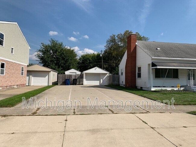 Building Photo - 7428 Deering St