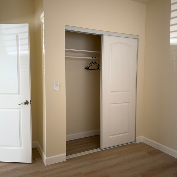 Building Photo - 9417 Tilmont St