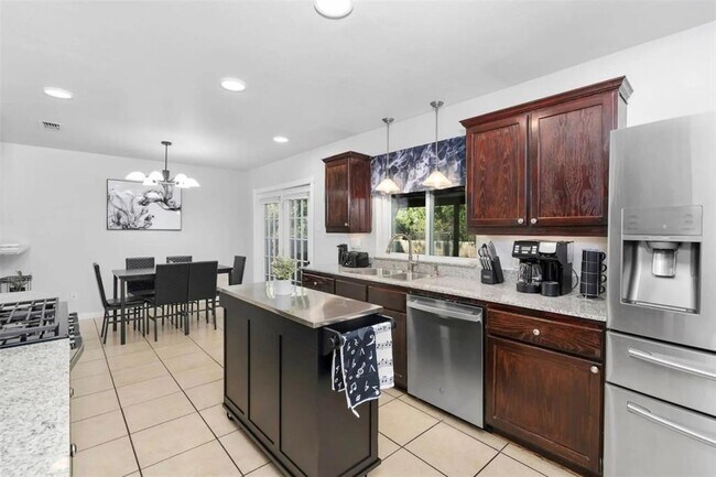 Building Photo - 6509 Sunstrip Dr