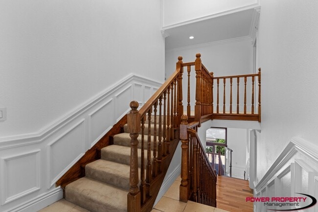 Building Photo - Spacious 5-Bedroom Home with Modern Amenit...
