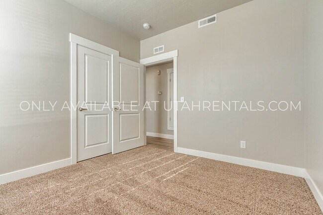 Building Photo - 1128 S 820 E