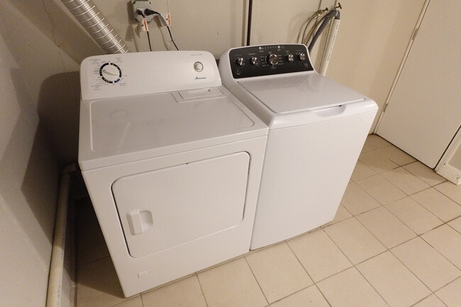 Building Photo - 2401 Huron Terrace