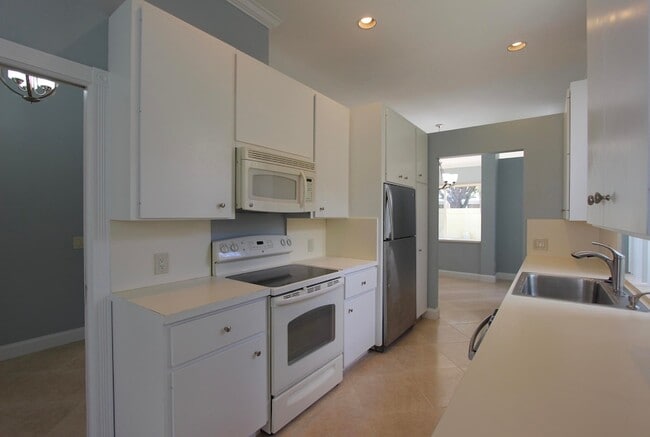 Building Photo - 240 Sussex Cir