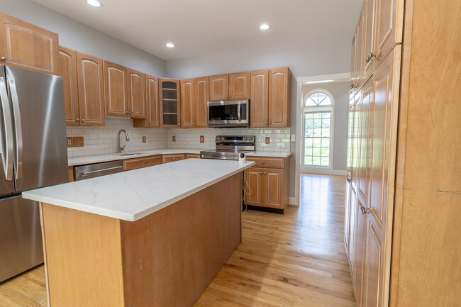 Building Photo - Charming Country Colonial on Cul-de-Sac, 4...