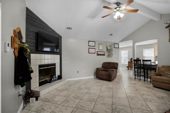 Building Photo - 318 Pelham Rd
