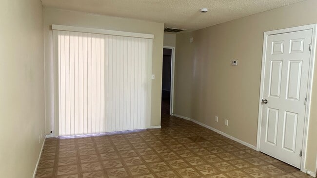 Building Photo - ONE BEDROOM ONE BATHROOM APARTMENT AVAILABLE FOR RENT !!!