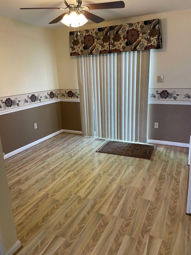 Building Photo - Spacious 3BR Townhome with Walkout Basement, Deck, Fenced Yard, Central A/C + Assigned Parking