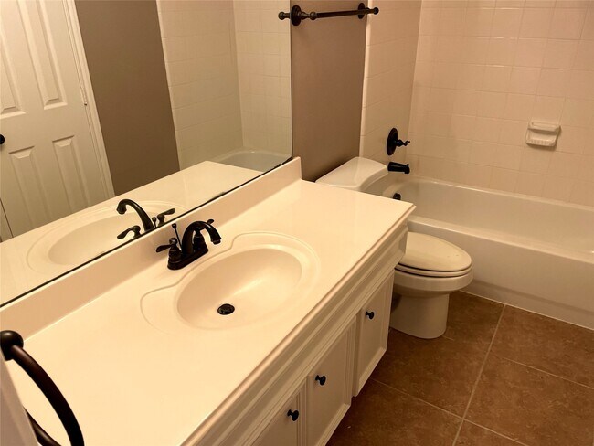 Building Photo - 2314 Colonial Springs Ln