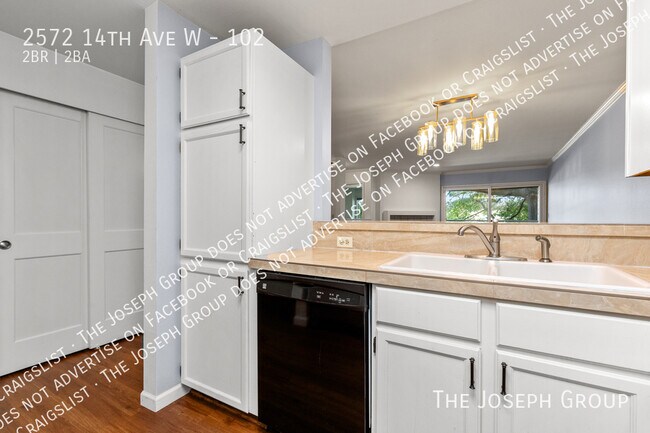 Building Photo - 2572 14th Ave W