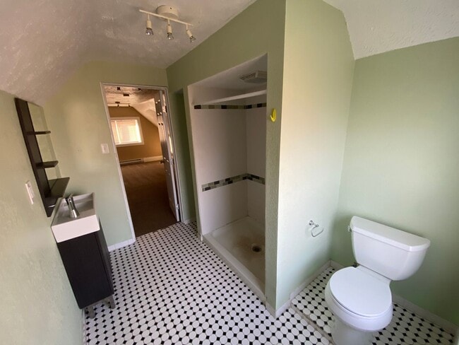 Building Photo - Now showing, Updated 3BR 2 Full Bath house...