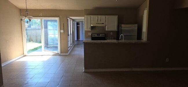 Building Photo - 5620 Hollow Pines Dr