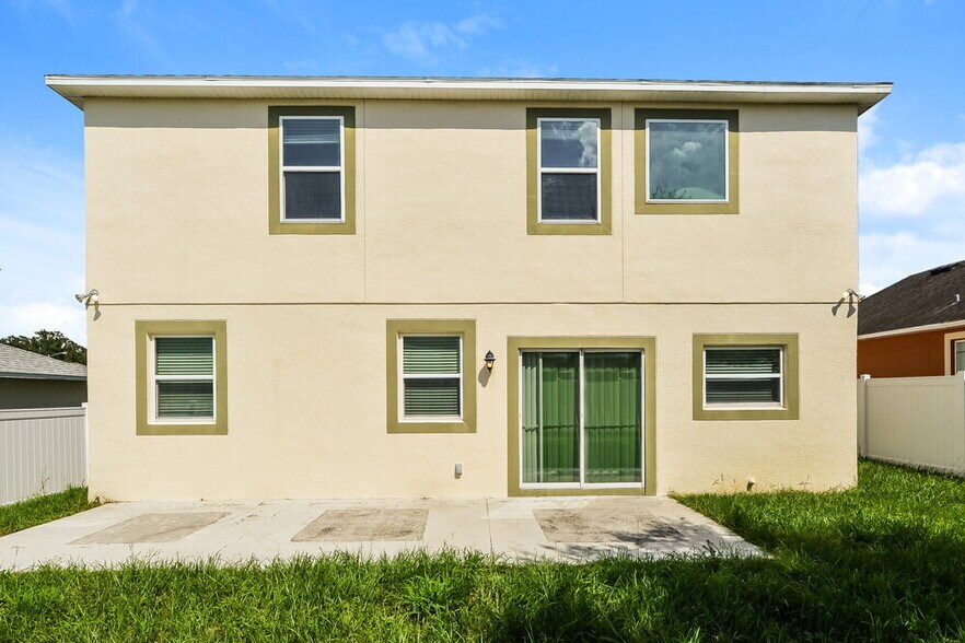 Building Photo - 2237 Aitkin Loop