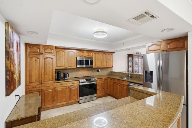 Building Photo - 6075 Glendale Dr