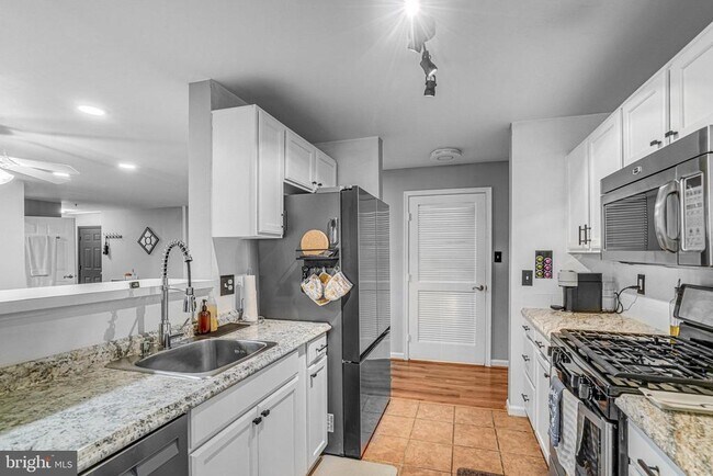 Building Photo - 7501 Calderon Ct