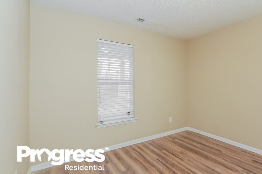 Building Photo - 2108 Sebastiani Dr