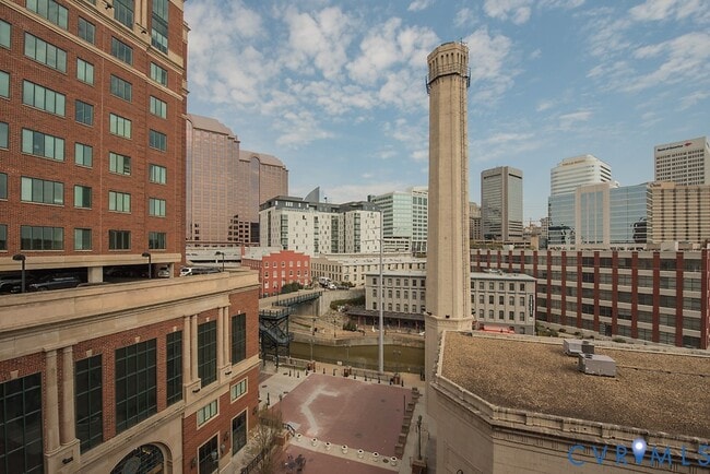 Building Photo - 1101 Haxall Point