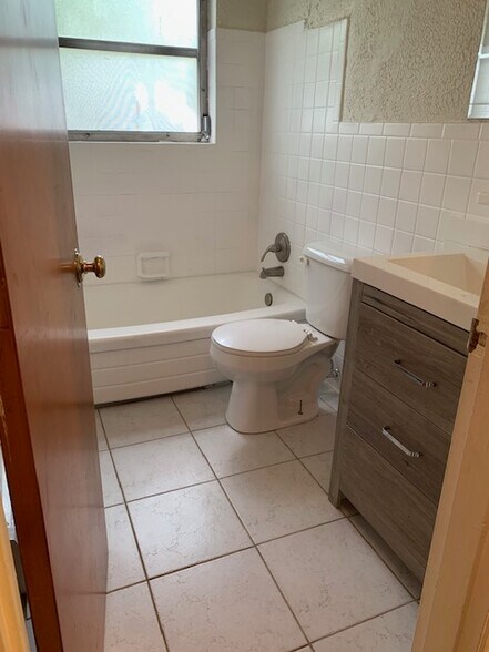 Bathroom - 5834 Robison Rd