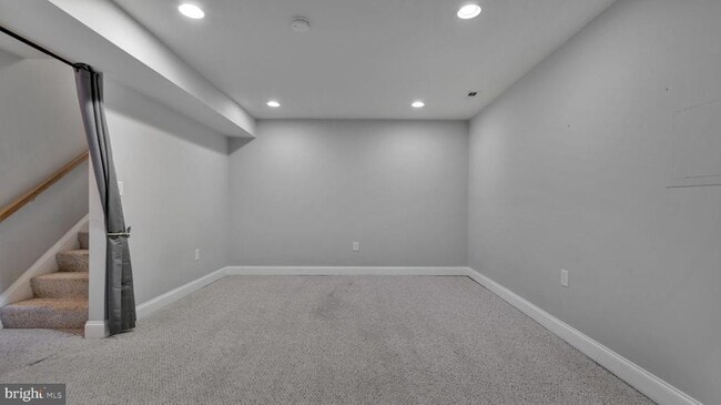 Building Photo - 1833 Drew St