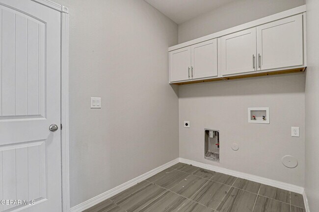 Building Photo - 261 Emerald Sun Dr