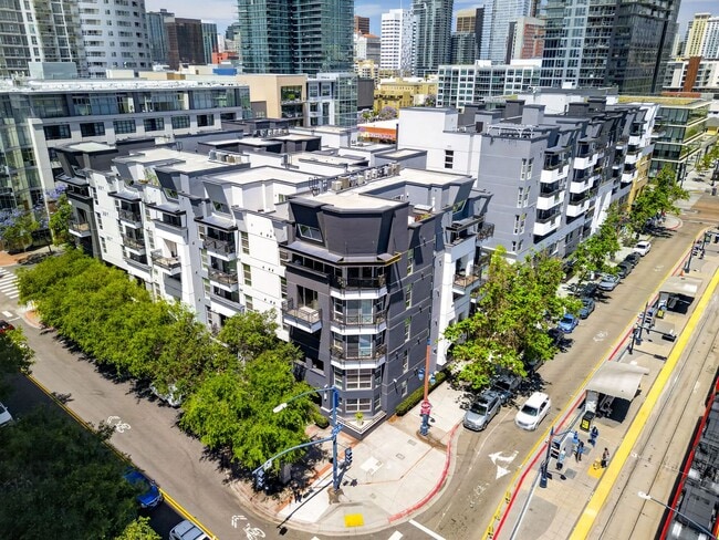Building Photo - Luxury Downtown San Diego Condo | 2BR/2BA at Park Blvd West – $3,300/mo