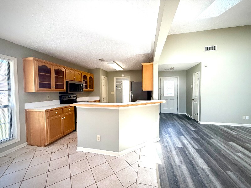 Building Photo - 7067 Runnymede Dr