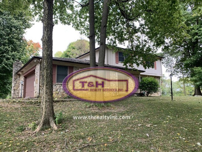 Building Photo - Spacious Home in Perry Township!