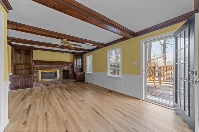 Building Photo - 832 Chalbourne Dr