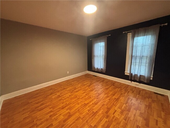 Building Photo - 507 Welles St