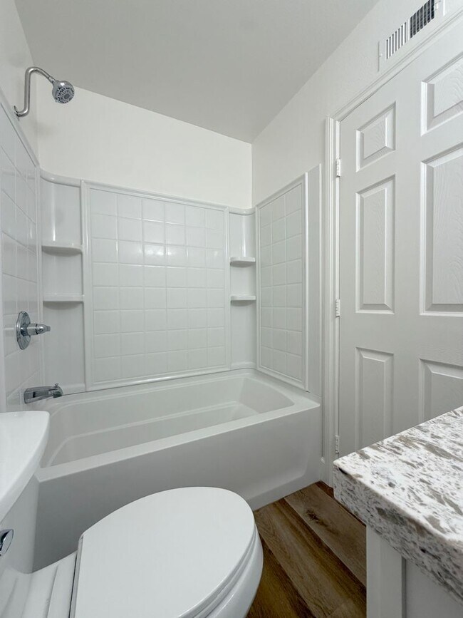 Building Photo - Experience the coastal breeze and the quiet charm of Hawaii Lane.