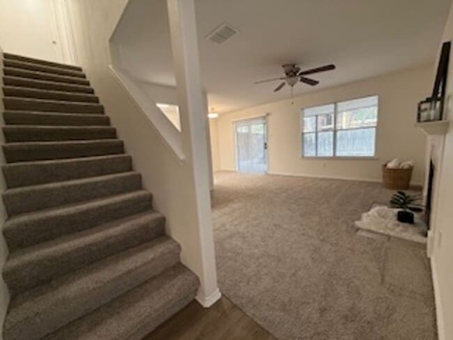 Building Photo - Gated Community Near Medical Center