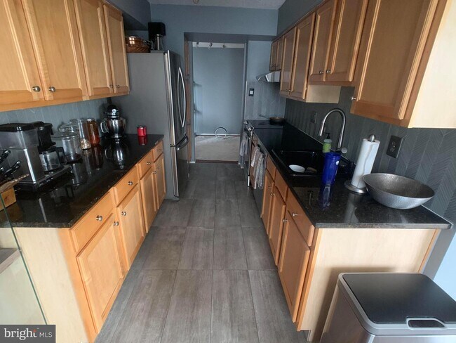 Building Photo - 4500 S Four Mile Run Dr