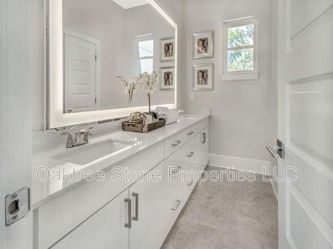 Building Photo - 456 Parkway Dr NE