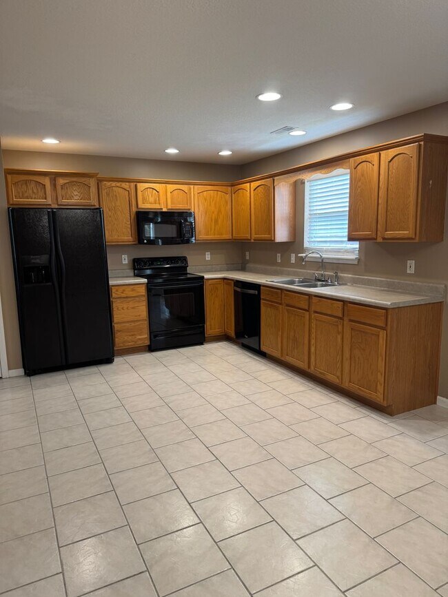Building Photo - Single Family Home - Available For Rent!