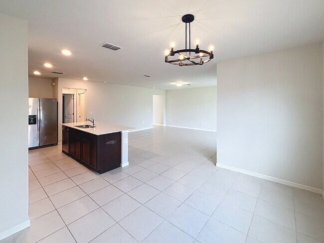 Building Photo - 30561 Gilbern Rd
