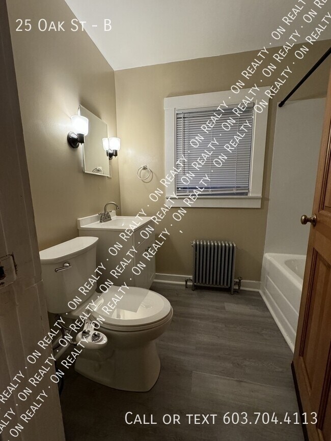 Building Photo - 25 Oak St