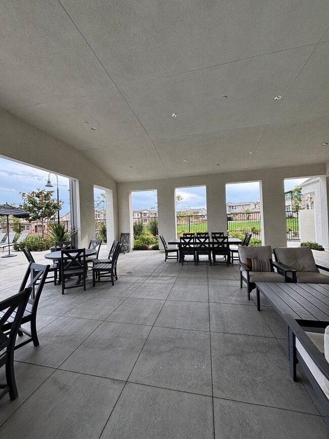 Building Photo - Gorgeous New Build in East Ventura