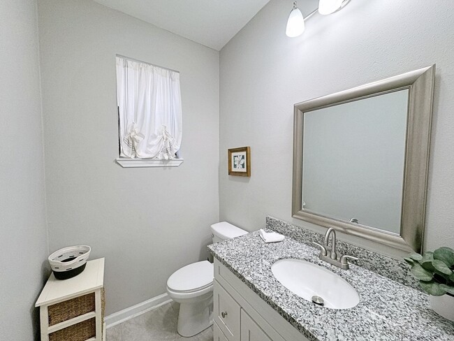 Building Photo - 4 Bedroom Furnished or UnFurnished rental