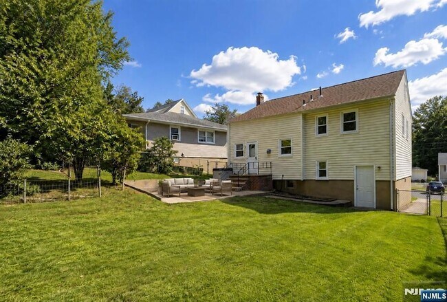 Building Photo - 432 Hamilton Pl