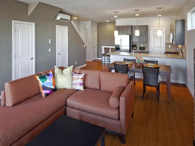 Building Photo - 1607 Apartments