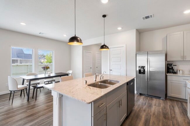Building Photo - 17415 Rosette Grass Dr