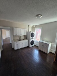 Building Photo - 93 Maple Ave
