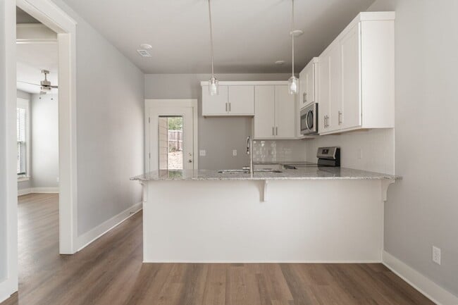 Building Photo - Beautiful New Home