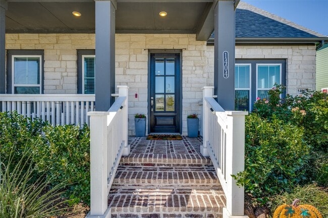 Building Photo - 1404 S Pecan Pkwy