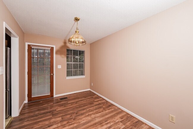 Building Photo - 1922 Ridgemont Road