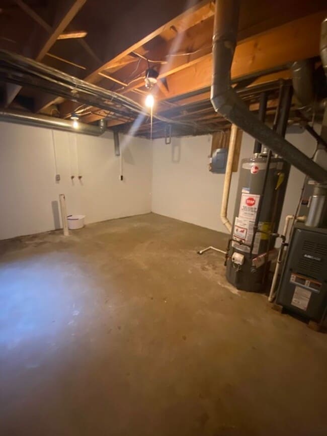 Building Photo - Updated 2 Bedroom 1.5 Bathroom Condo with ...