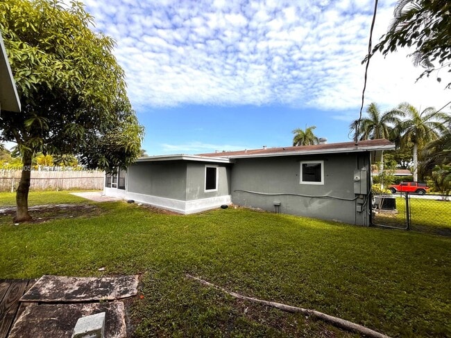 Building Photo - 6232 NW 15th Ct