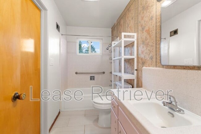 Building Photo - 1265 Slayton Dr