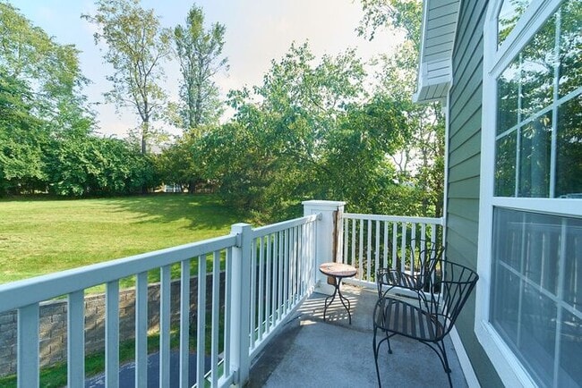 Building Photo - Wonderful 2 bedroom 2 bath Condo End Unit ...