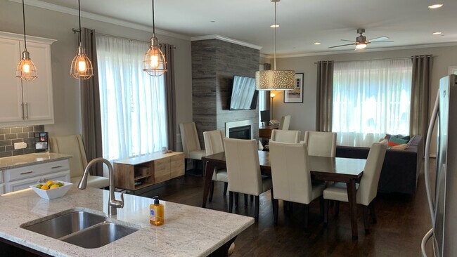 Building Photo - 955 Opelousas Way