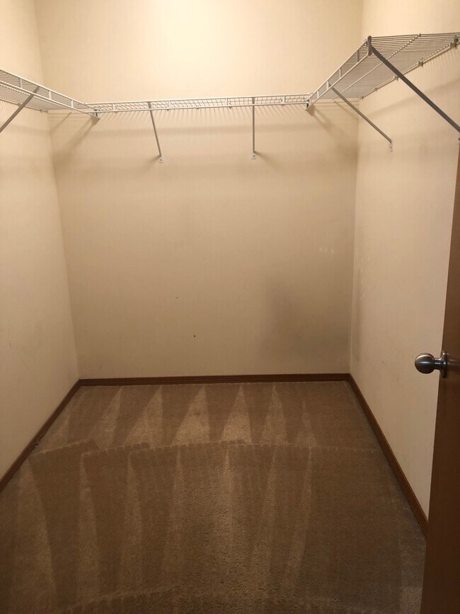 Building Photo - Huntington Duplex